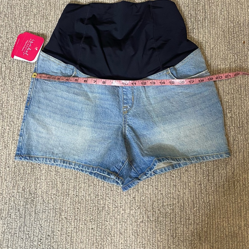 Isabel Maternity‎ Crossover Panel Lightwash Denim Short (size 10, 12, and 14) - Picture 3 of 8